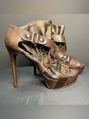 Vera Wang Chocolate Leather Strappy Buckle Brown Bronze Metallic High Heel 9